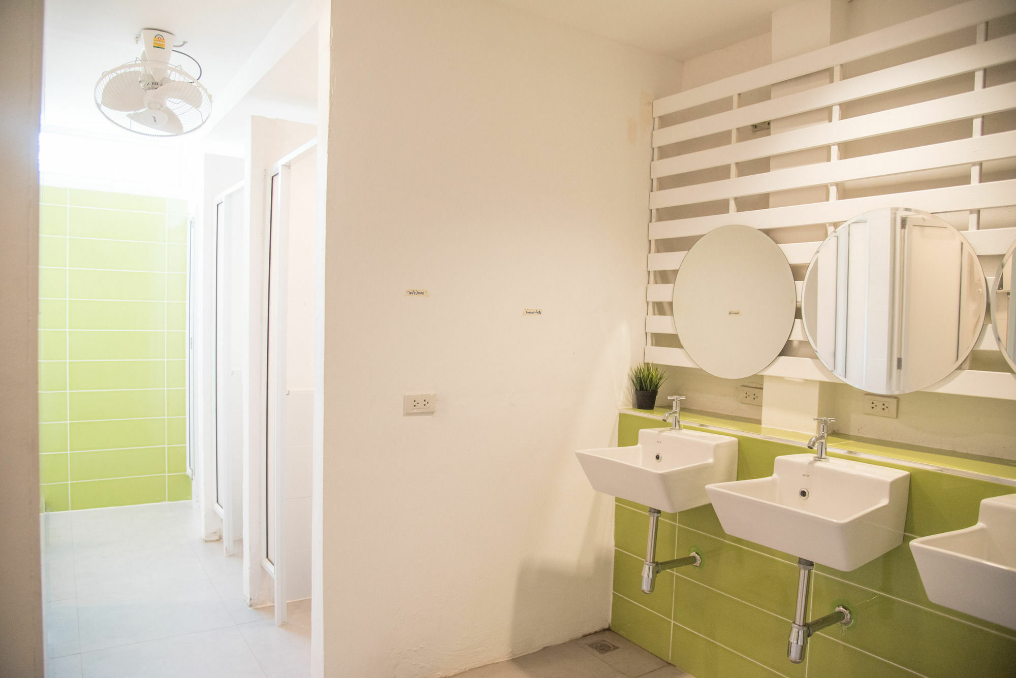 Bed & Body Hostel กรุงเทพมหานคร ภายนอก รูปภาพ