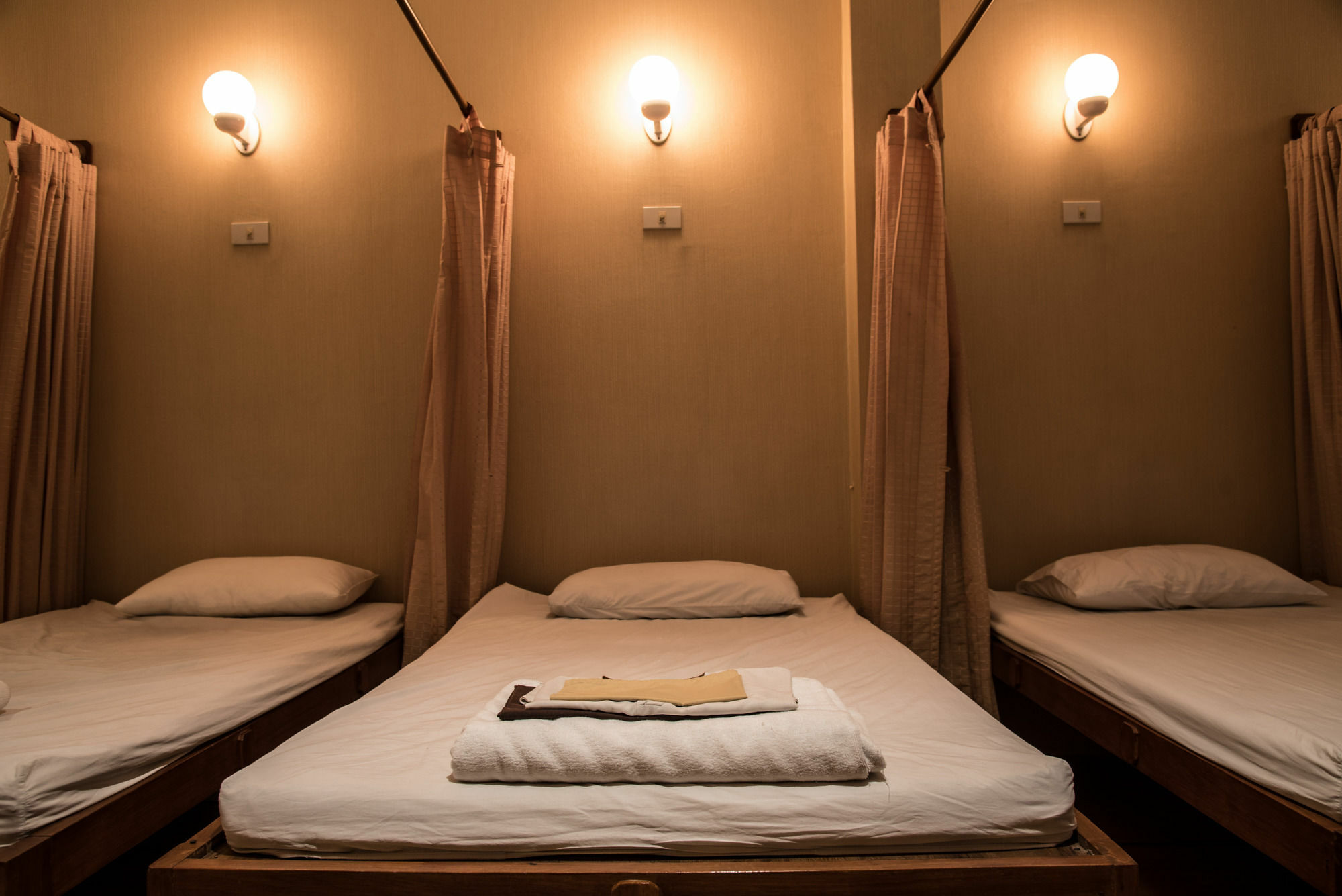 Bed & Body Hostel กรุงเทพมหานคร ภายนอก รูปภาพ